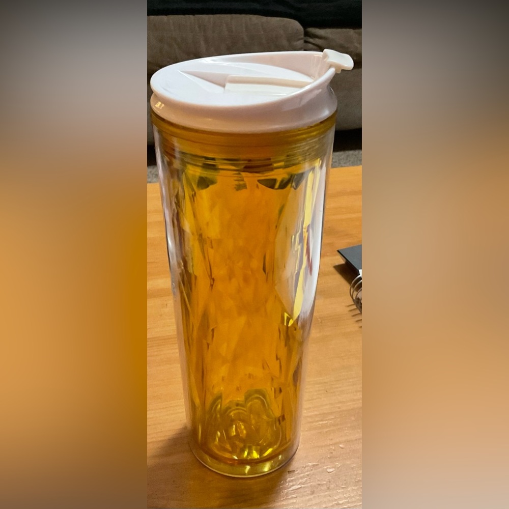 Cupture: Crystal iridescent yellow 22 ounce about 9” tall tumbler with white lid